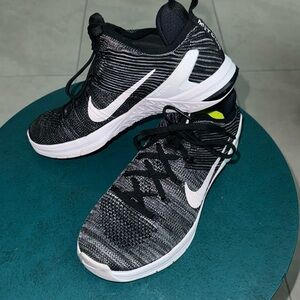 NIKE FLYKNIT METCONS - size 7.5